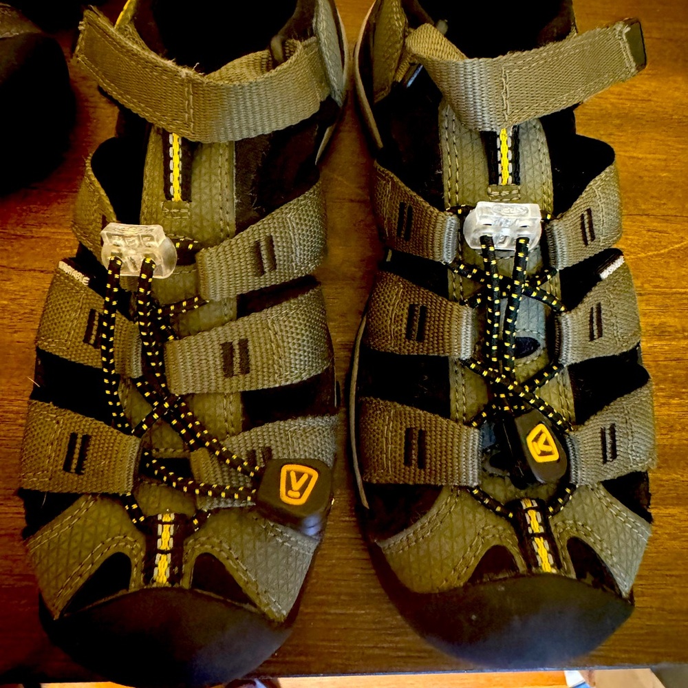 Green keen size 13 sandals